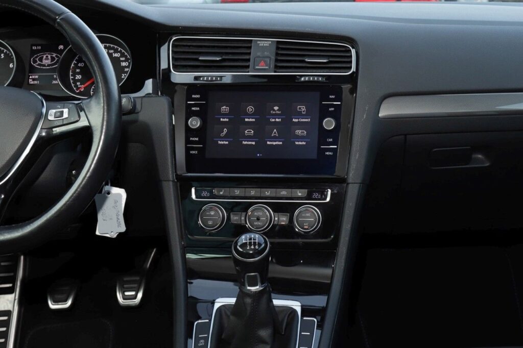 Volkswagen Golf Exposé-Bild 13