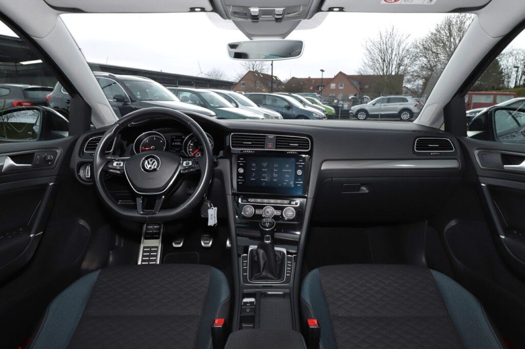 Volkswagen Golf Exposé-Bild 10