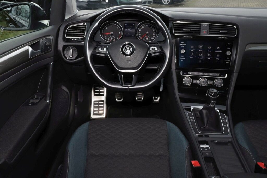 Volkswagen Golf Exposé-Bild 11