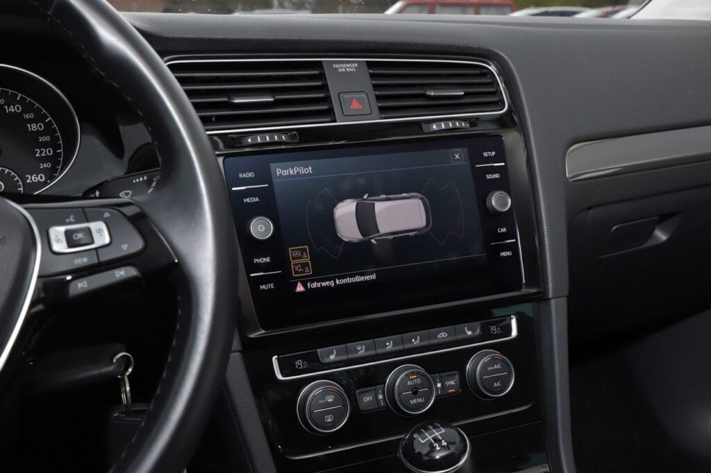 Volkswagen Golf Exposé-Bild 12