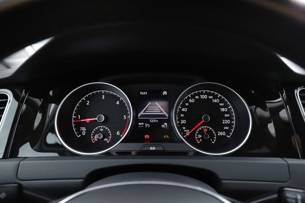 Volkswagen Golf Exposé-Bild 14