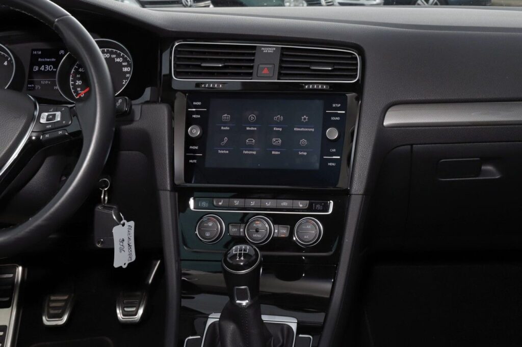 Volkswagen Golf Exposé-Bild 16