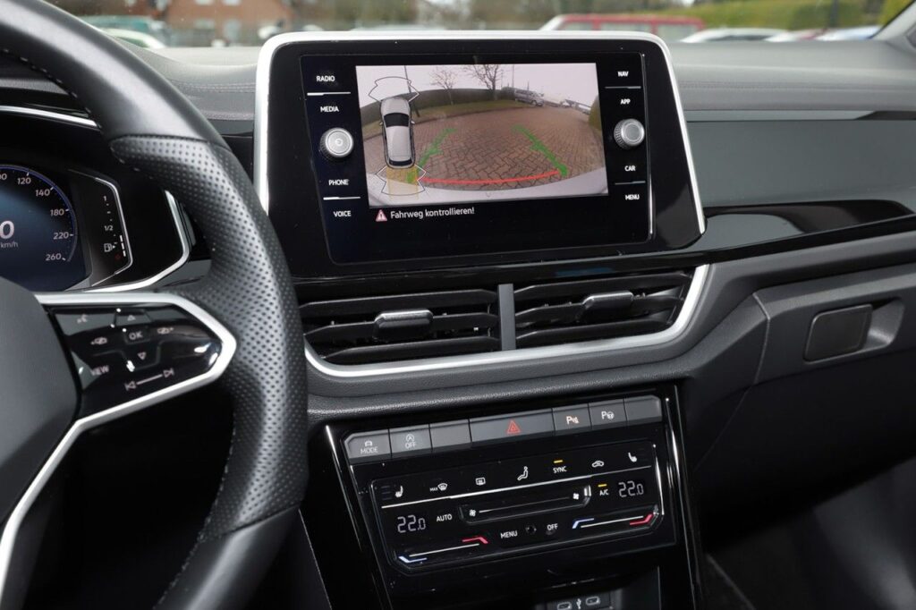 Volkswagen T-Roc Exposé-Bild 12