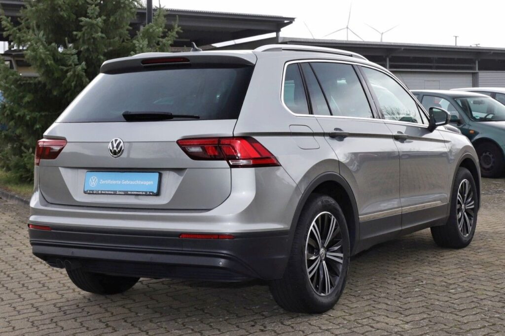 Volkswagen Tiguan Exposé-Bild 3