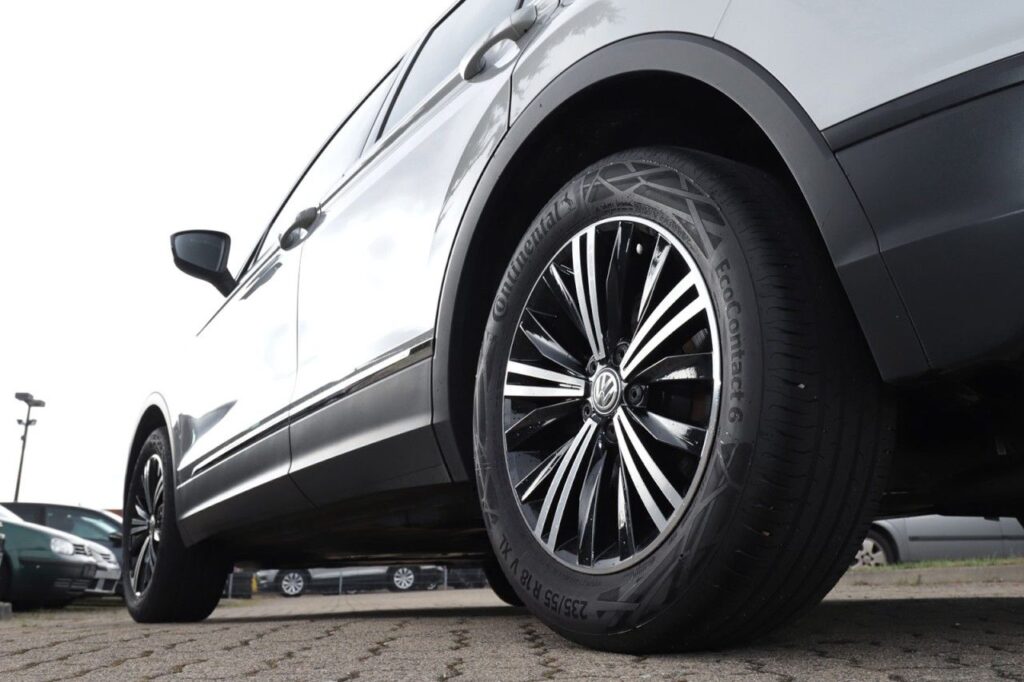 Volkswagen Tiguan Exposé-Bild 5