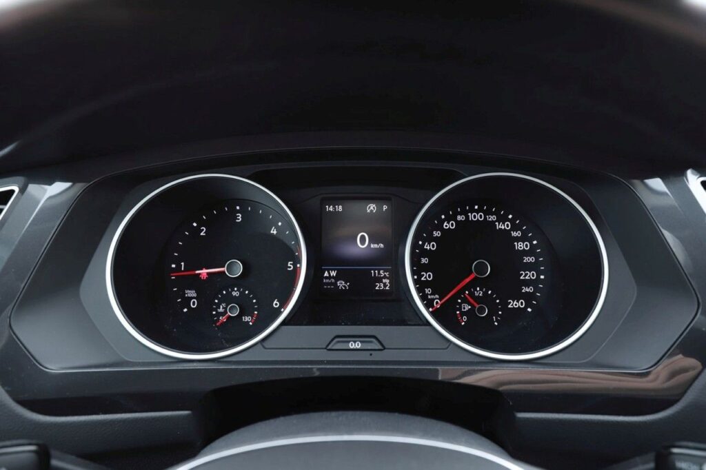 Volkswagen Tiguan Exposé-Bild 14