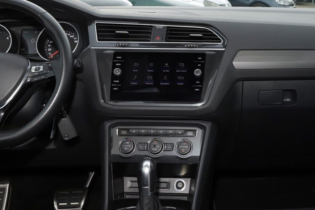Volkswagen Tiguan Exposé-Bild 16