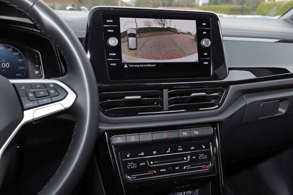 Volkswagen T-Roc Exposé-Bild 12