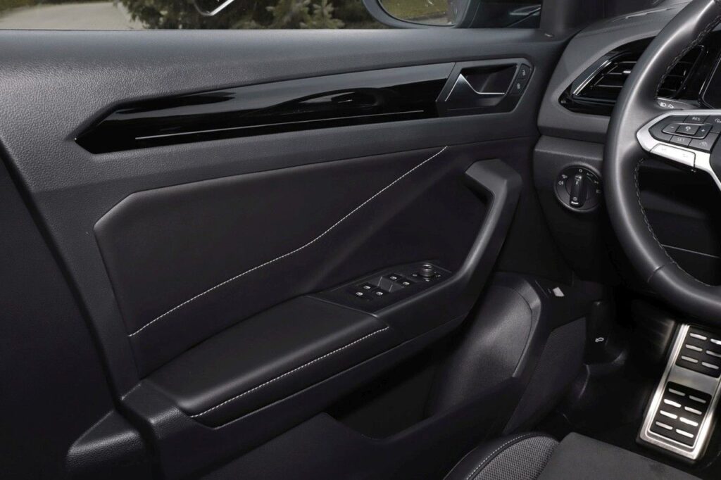 Volkswagen T-Roc Exposé-Bild 15