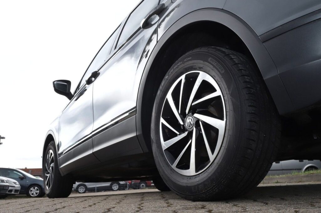 Volkswagen Tiguan Exposé-Bild 5