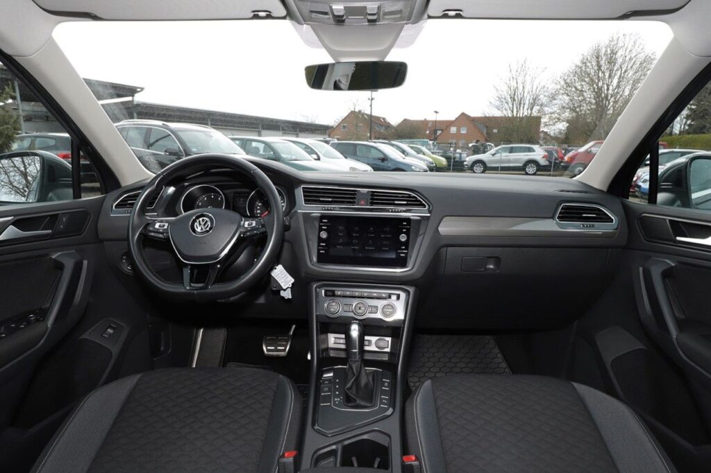 Volkswagen Tiguan Exposé-Bild 10