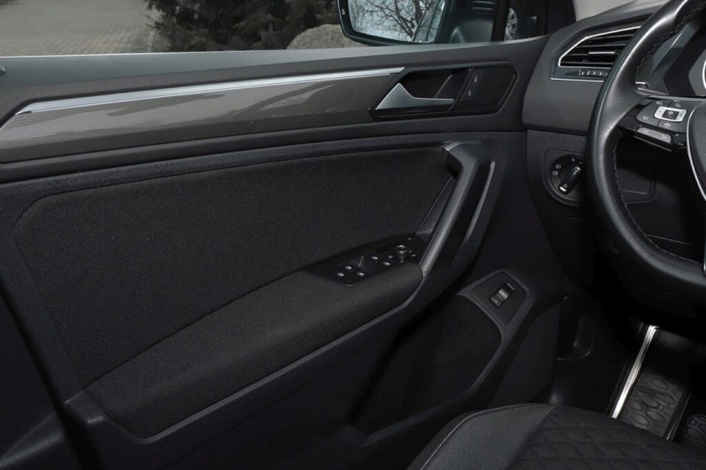 Volkswagen Tiguan Exposé-Bild 15