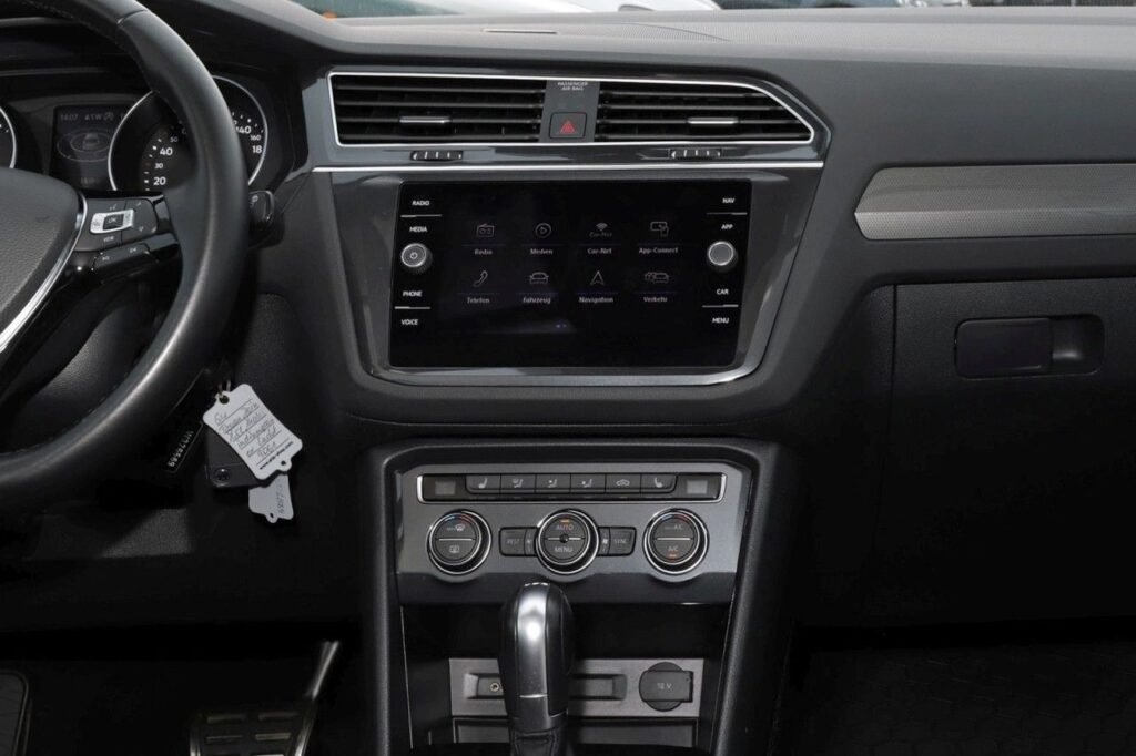 Volkswagen Tiguan Exposé-Bild 16