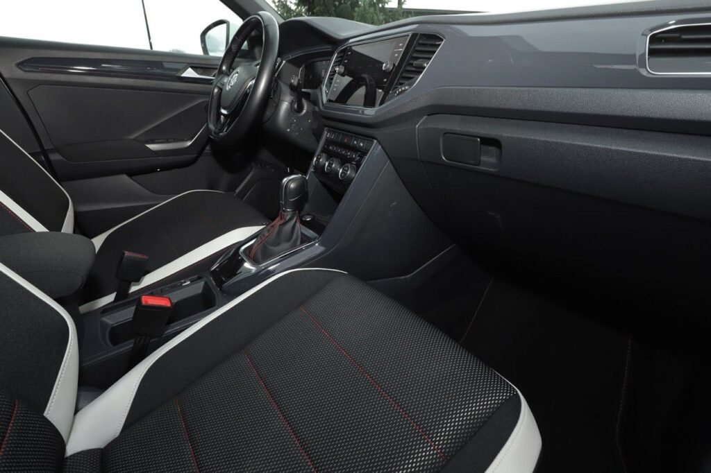 Volkswagen T-Roc Exposé-Bild 8