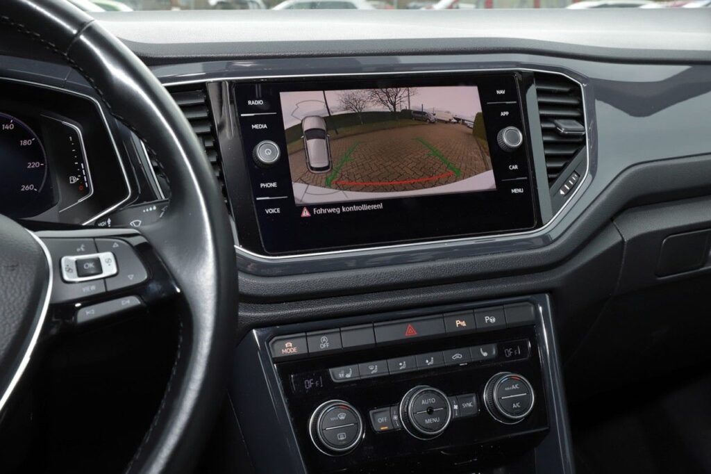 Volkswagen T-Roc Exposé-Bild 12