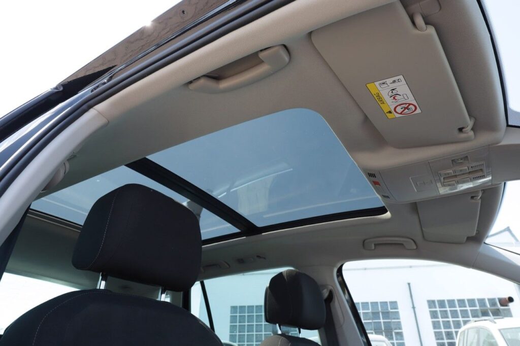 Volkswagen Tiguan Exposé-Bild 7