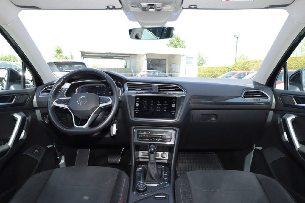 Volkswagen Tiguan Exposé-Bild 11
